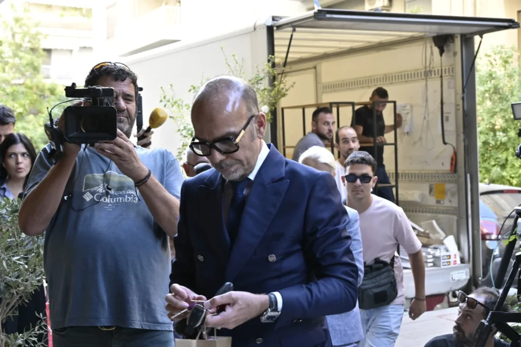 Νέα μαρτυρία για το ιατρείο: «Μου έλεγαν να κόψω την κορτιζόνη γιατί θα πάθω καρκίνο – Έπαθα νεφρική ανεπάρκεια»