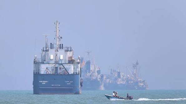 Συμφωνία Ιράν και Ομάν για νέες θαλάσσιες διαδρομές στα Στενά του Ορμούζ: Παραμένει κλειστό το νότιο πέρασμα