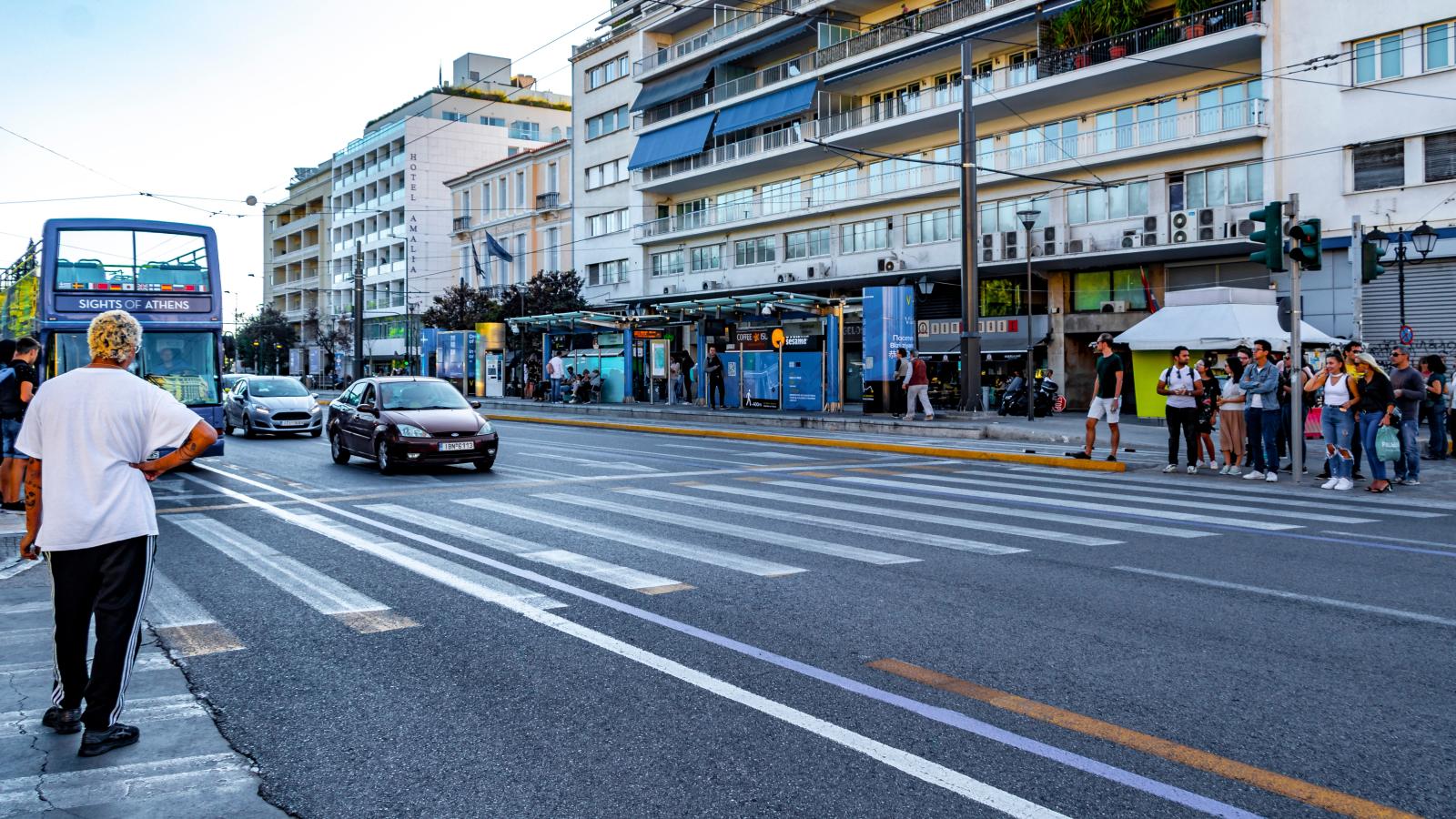 Η λευκή γραμμή στον δρόμο που αν την παραβιάσετε κινδυνεύετε με πρόστιμο: H «παγίδα» των καμερών ΑΙ