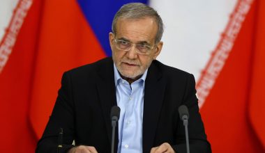 Μ.Πεζεσκιάν: «Ο Μ.Χαμενεΐ είναι ζωντανός – Εκτελεί κανονικά τα καθήκοντά του»