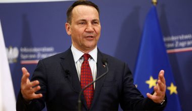 Πολωνός υπουργός Εξωτερικών: «Αν η Ρωσία μας επιτεθεί θα τη νικήσουμε σε χρόνο ρεκόρ»