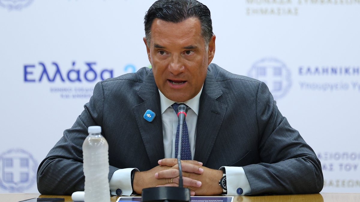 Κυβέρνηση «αντιγήρανσης», «μακροζωίας» και «ευεξίας»: Πώς προωθούν επίσημα τους «σκιντζήδες»