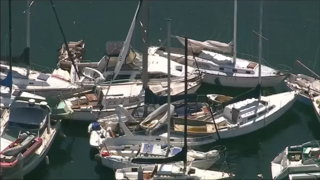 Marina del Rey: Εκατοντάδες τα εγκαταλελειμμένα σκάφη – Ο άτυπος «δείκτης» που αποτυπώνει την οικονομική πίεση