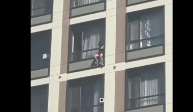 Καζακστάν: 27χρονη έπεσε από τον 15ο όροφο και παρέσυρε στον θάνατο δίχρονο παιδί (βίντεο)