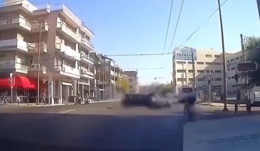 Βίντεο ντοκουμέντο από τη σύγκρουση αυτοκινήτου με μοτοσικλέτα στον Κολωνό