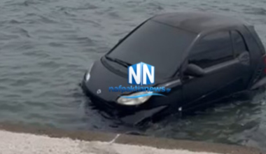 Απρόοπτο στην Ναυπακτία: Αυτοκίνητο έπεσε στη θάλασσα – Το έβγαλαν με γερανό (βίντεο)
