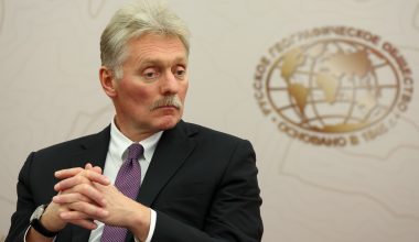 Ν.Πεσκόφ: Η λακωνική του δήλωση όταν τον ρώτησαν να σχολιάσει τις ικεσίες Ζελένσκι για συνομιλίες με τον Β.Πούτιν