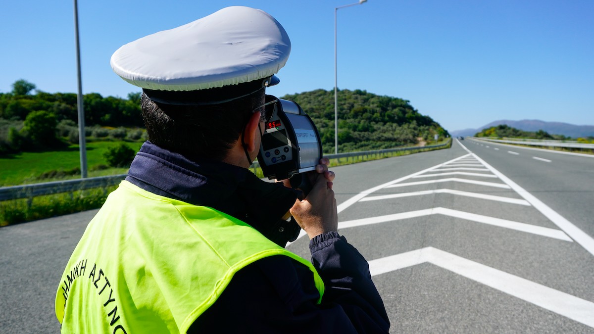 Πού στήνει ραντάρ η Τροχαία και πότε χάνεται το δίπλωμα – Τα νέα όρια του ΚΟΚ και οι βαριές κυρώσεις