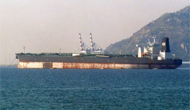 Ιράν: Νέα έκρηξη σε τάνκερ νότια του Ορμούζ – Το «Algeya» χτύπησε σε θαλάσσιες νάρκες