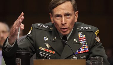 Ουκρανία: Ο πρώην αρχηγός της CIA Ν.Πετρέους βρισκόταν στο τρένο που έγινε στόχος ρωσικού drone