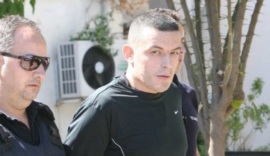 Ανάβυσσος: Δύο συλλήψεις για τους πυροβολισμούς έξω από μπαρ – Ανθρωποκυνηγητό για τον εντοπισμό του Αλκέτ Ριζάι