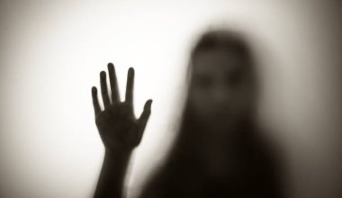 Βρετανία: Άνδρας ομολόγησε ότι νάρκωνε και κακοποιούσε τη σύζυγό του επί 20 χρόνια