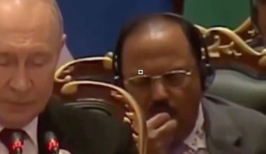 BRICS: Ινδός αξιωματούχος έτρωγε φιστίκια την ώρα της συνόδου -Έγλειφε τα δάχτυλά του (βίντεο)