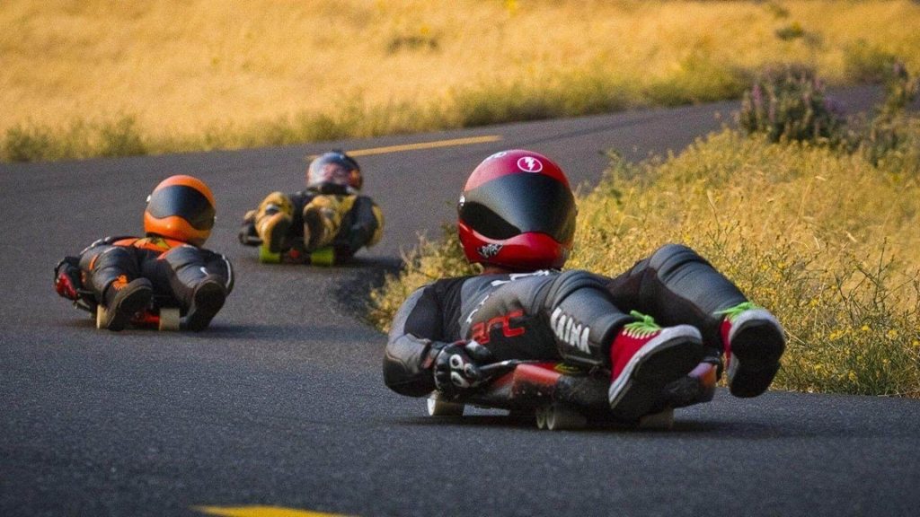 Street Luge: Η κατάβαση δρόμου ξαπλωμένος πάνω σε σανίδα