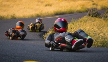 Street Luge: Η κατάβαση δρόμου ξαπλωμένος πάνω σε σανίδα
