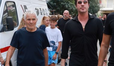 «Νιώθω κάποιες ενοχές» – Η εξομολόγηση του Ν.Οικονομόπουλου στο τελευταίο «αντίο» στον Γ.Μαζωνάκη (βίντεο)