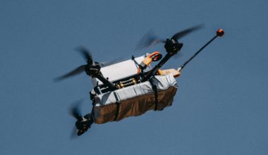 Ζαπορίζια: Η στιγμή που γυναίκα πλησιάζει FPV drone και το «αφοπλίζει» μέσα σε ελάχιστα δευτερόλεπτα! (βίντεο)