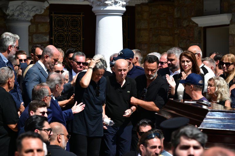 Α.Ρέμος, Κ.Γαρμπή, Σ.Ρουβάς και Δ.Βανδή δεν πήγαν στην κηδεία του Γ.Μαζωνάκη
