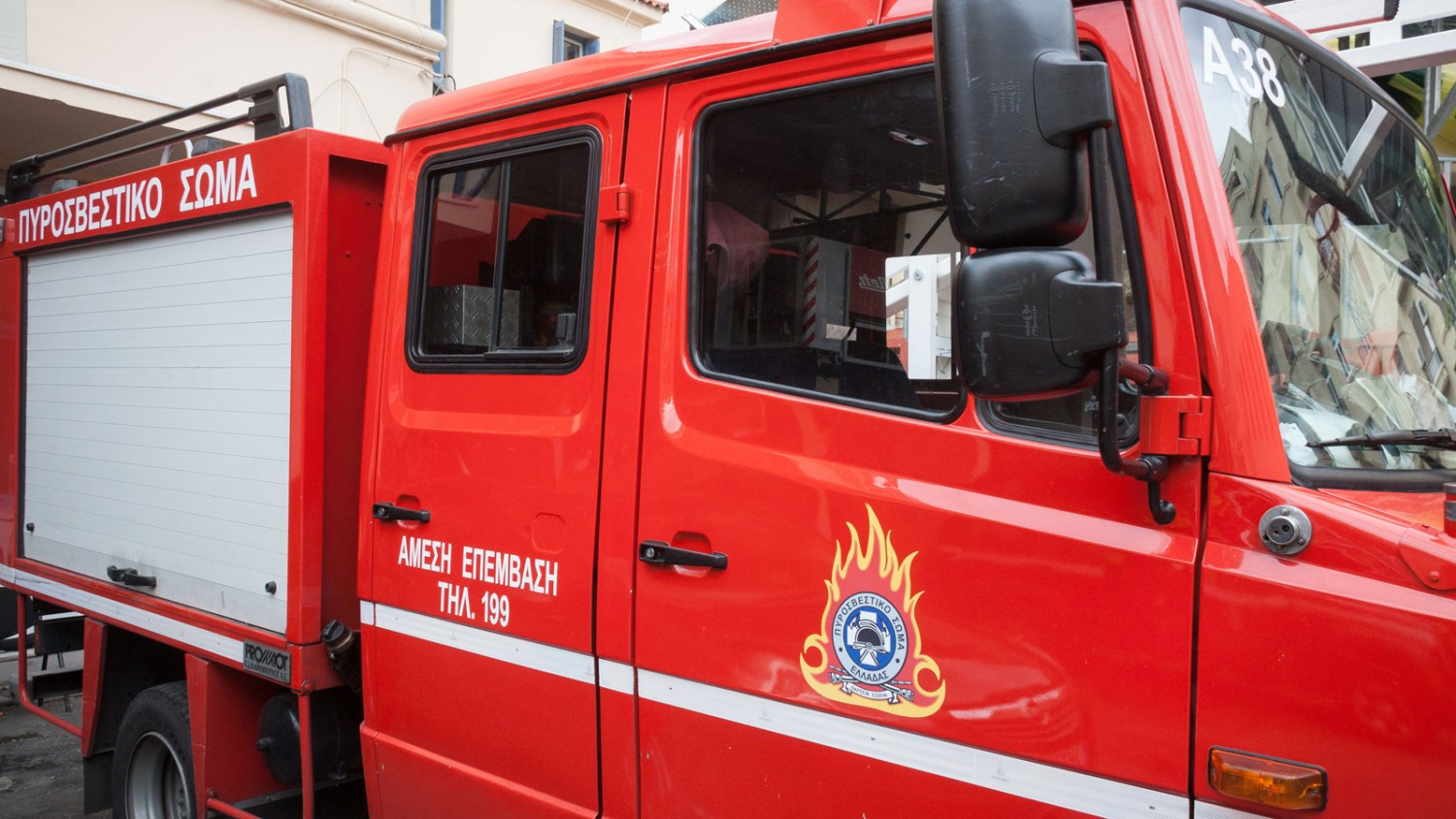 Φωτιά σε πυλωτή πολυκατοικίας στο Γαλάτσι – Δύο ένοικοι στο νοσοκομείο