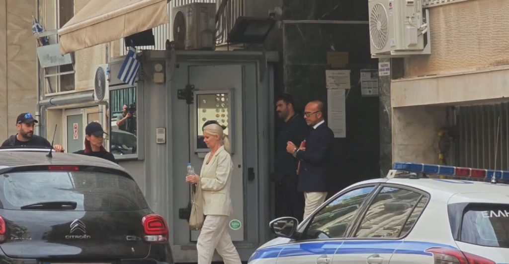 Οδηγούνται στην Ευελπίδων οι δύο γιατροί που κατηγορούνται για την υπόθεση του Γ.Μαζωνάκη