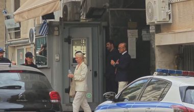 Οδηγούνται στην Ευελπίδων οι δύο γιατροί που κατηγορούνται για την υπόθεση του Γ.Μαζωνάκη