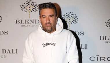 Μετά τον Ν.Στραβελάκη και ο Γ.Αϊβάζης κατά της Α.Μάνου για την ανάρτησή της σχετικά με τον Γ.Μαζωνάκη