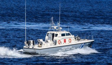 Μεγάλη επιχείρηση για τον εντοπισμό χειριστή ταχύπλοου ανοικτά της Κυλλήνης: Σηκώθηκε κι ελικόπτερο