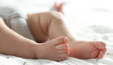 Στην ανακρίτρια Ηρακλείου η 18χρονη μητέρα με το βαριά τραυματισμένο βρέφος – Η εκδοχή που έδωσε