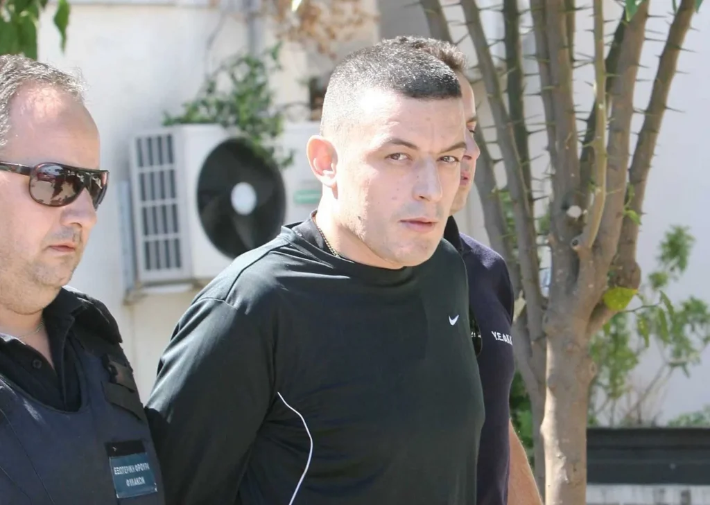Ανθρωποκυνηγητό για τον Αλκέτ Ριζάι: Εξετάζεται αν τραυματίστηκε από τους πυροβολισμούς στην Ανάβυσσο