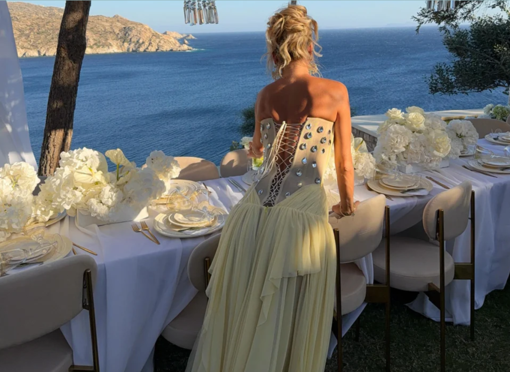 Γνωστή influencer έκλεψε τις εντυπώσεις με την… μπροστινή όψη της: «Επισκίασες τη νύφη» (φωτο)