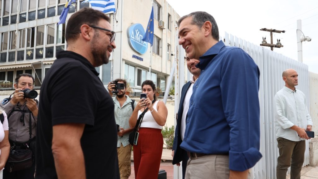 Ο Α.Τσίπρας βρέθηκε στην ΔΥΠΑ και έριξε το «καρφί» του στον Παύλο Μαρινάκη για το επίδομα ανεργίας
