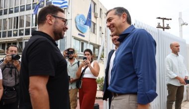 Ο Α.Τσίπρας βρέθηκε στην ΔΥΠΑ και έριξε το «καρφί» του στον Παύλο Μαρινάκη για το επίδομα ανεργίας
