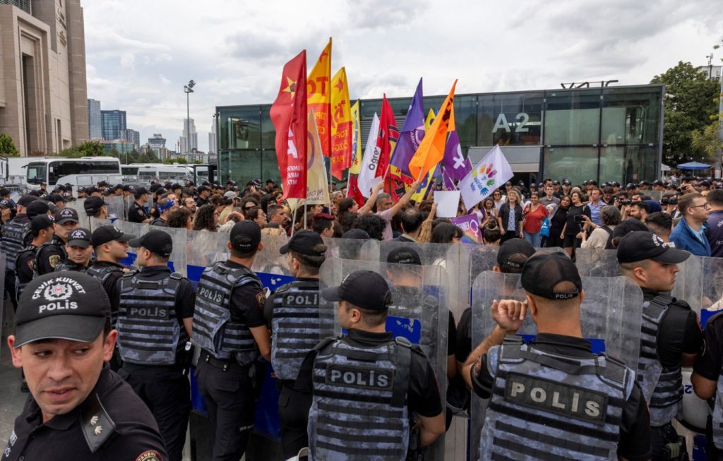 Βίντεο: Επεισόδια σε LGBT+ συγκέντρωση στην Τουρκία – Πάνω από 150 οι συλλήψεις των διαδηλωτών