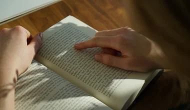Τα οφέλη της ανάγνωσης βιβλίων στον εγκέφαλο και την ψυχική υγεία: Τι δείχνει νέα έρευνα