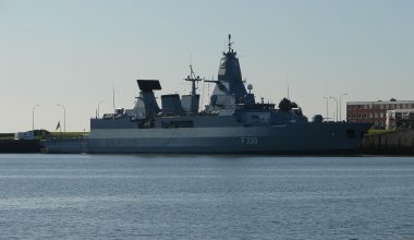 «Έκανε προκλητικούς ελιγμούς»: Τι απαντά η Μόσχα για τις φωτοβολίδες κατά δανέζικου στρατιωτικού ελικοπτέρου