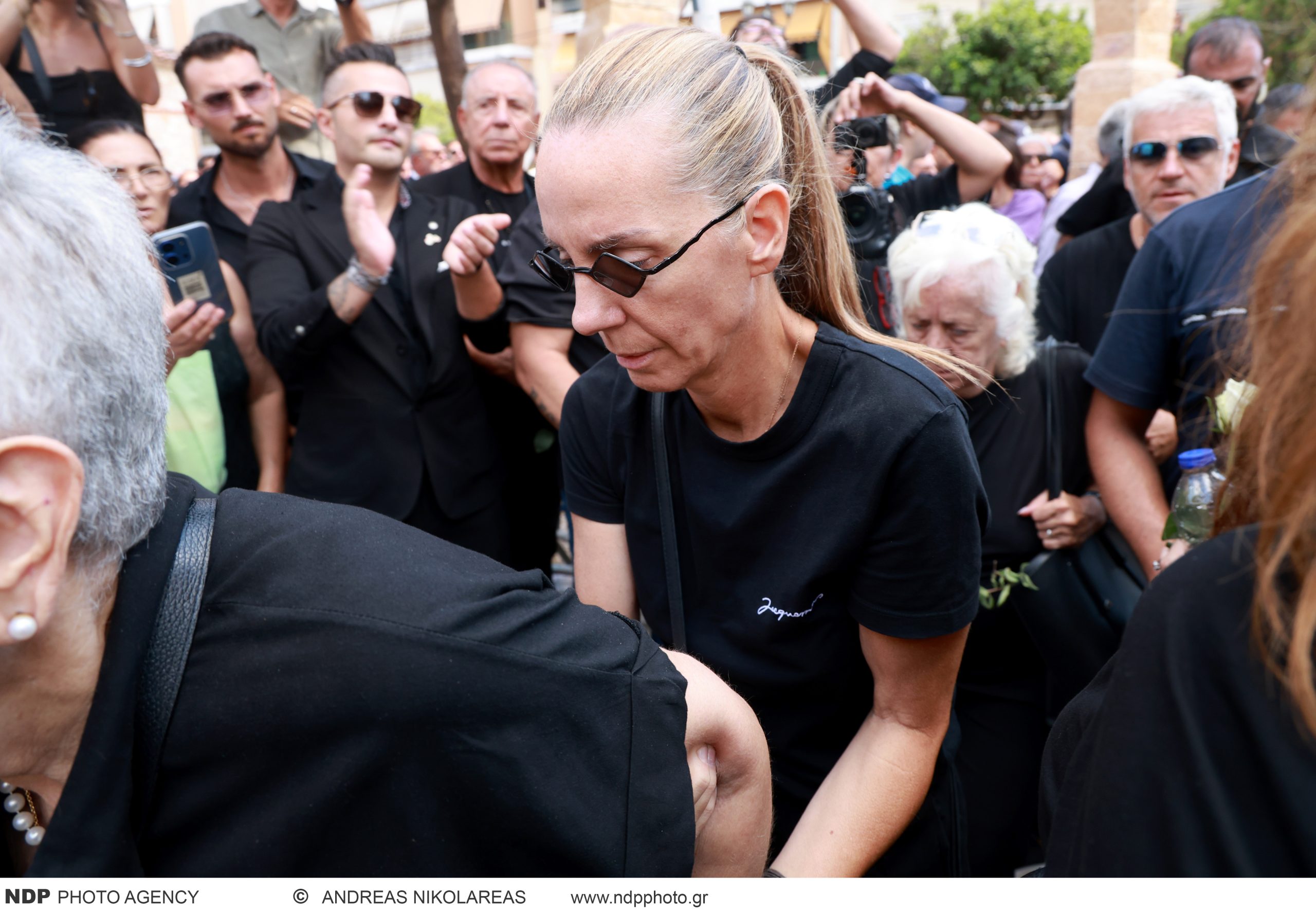 Βάσω Μαζωνάκη: Ξανά στον τάφο του Γιώργου – Αυτό ζήτησε όταν έφτασε εκεί
