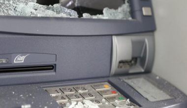 ΕΛ.ΑΣ: Συνελήφθησαν δύο άνδρες μέλη εγκληματικής οργάνωσης για κλοπές οχημάτων και ανατίναξη ΑΤΜ