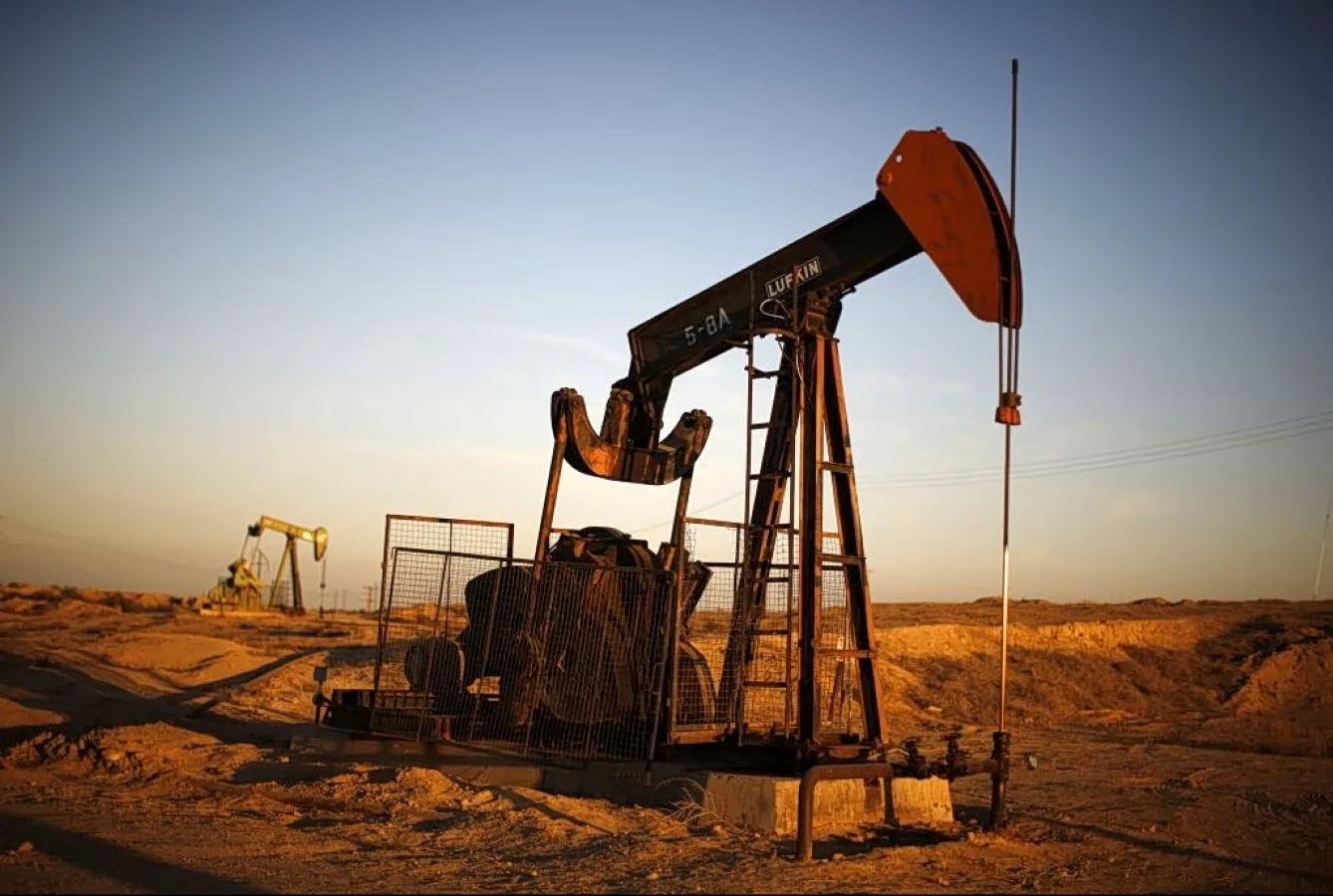 Πετρέλαιο: Στα 107,82 δολάρια το Brent – Νέα πίεση στις αγορές μετά το πλήγμα στον αγωγό της Σαουδικής Αραβίας