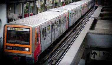 Κηφισιά: Χειροπέδες σε 20χρονο που παρίστανε τον αστυνομικό στον ΗΣΑΠ