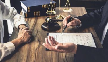 Τι αλλάζει από σήμερα στις κληρονομιές: Νέοι κανόνες για χρέη, συζύγους, παιδιά και διαθήκες