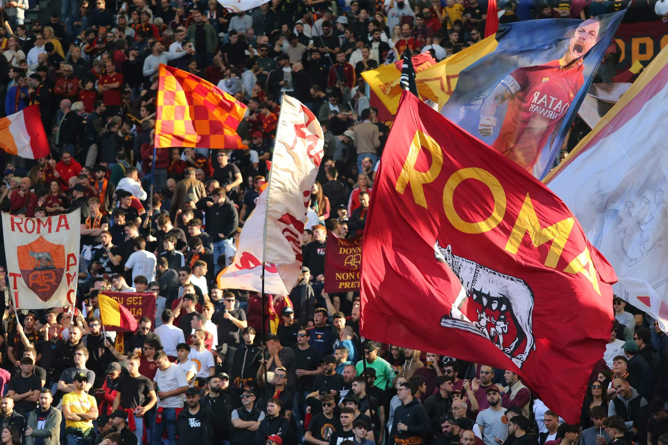 Απαγόρευση εισόδου από όλα τα γήπεδα σε 16 οπαδούς της Ρόμα που χαιρέτησαν ναζιστικά