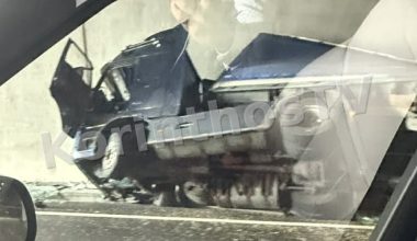 Σοβαρό τροχαίο στην Ε.Ο. Αθηνών-Κορίνθου: Nταλίκα ανετράπη και «κομματιάστηκε» – Δείτε φωτογραφίες