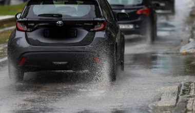 Σοβαρό τροχαίο στο Ηράκλειο εν μέσω έντονης βροχόπτωσης: Στο νοσοκομείο τρία άτομα