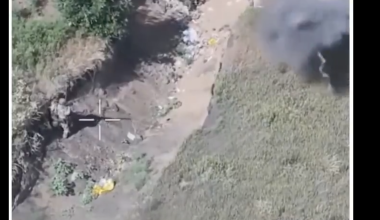 Ρώσος σκοπευτής καταρρίπτει ουκρανικό drone (βίντεο)