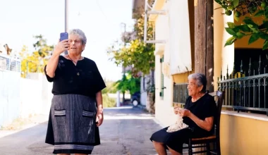 Οι Κρητικές γιαγιάδες «ξαναχτύπησαν» και τα έβαλαν με το «χαζόGPT» (βίντεο)