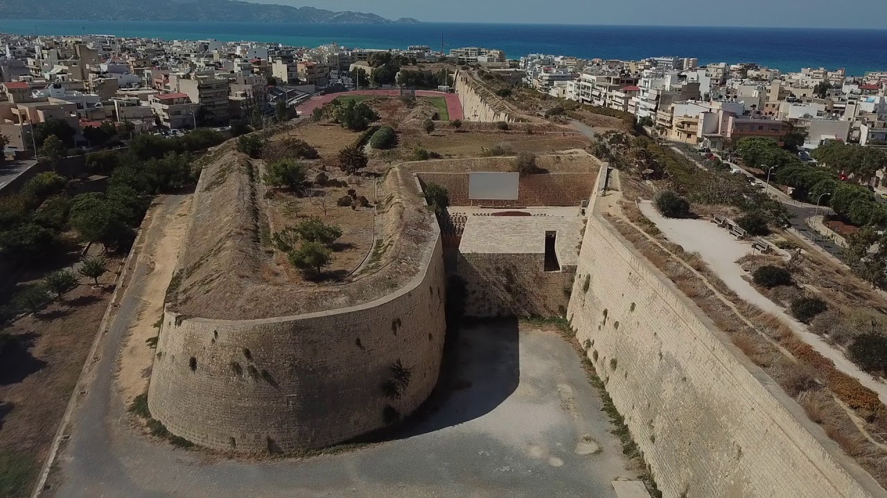Ηράκλειο: Άνδρας έπεσε από τα Ενετικά Τείχη – Μεταφέρθηκε στο νοσοκομείο