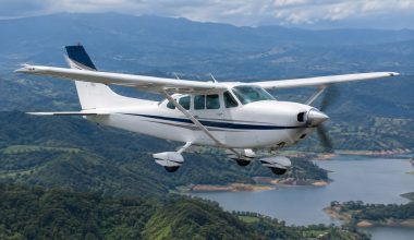 Συντριβή αεροσκάφους τύπου Cessna T206 στην Κολομβία: Νεκροί και οι πέντε επιβαίνοντες (βίντεο)