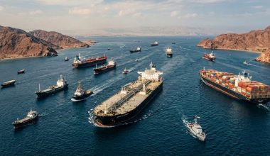 Στενά Ορμούζ: Μόλις 3 εμπορικά πλοία πέρασαν την Τετάρτη – Κατακόρυφη πτώση στις διελεύσεις
