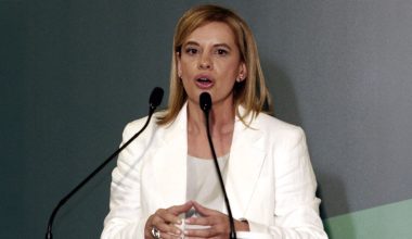 Ρόζα Βρεττού: Αποχώρησε από το ΠΑΣΟΚ – Οδεύει στην ΕΛ.Α.Σ