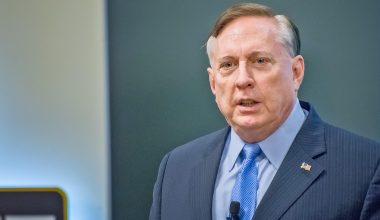 Ν.ΜακΓκρέγκορ: Αυτός είναι ο λόγος που οι Ρώσοι δεν καταστρέφουν τις γέφυρες στον Δνείπερο